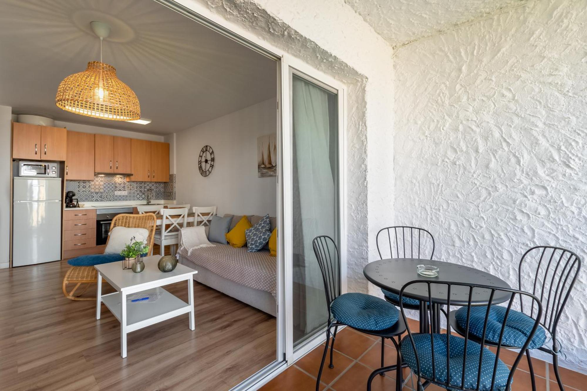 Renovated Apartment On Beachside With Pool Nerja Habitación foto
